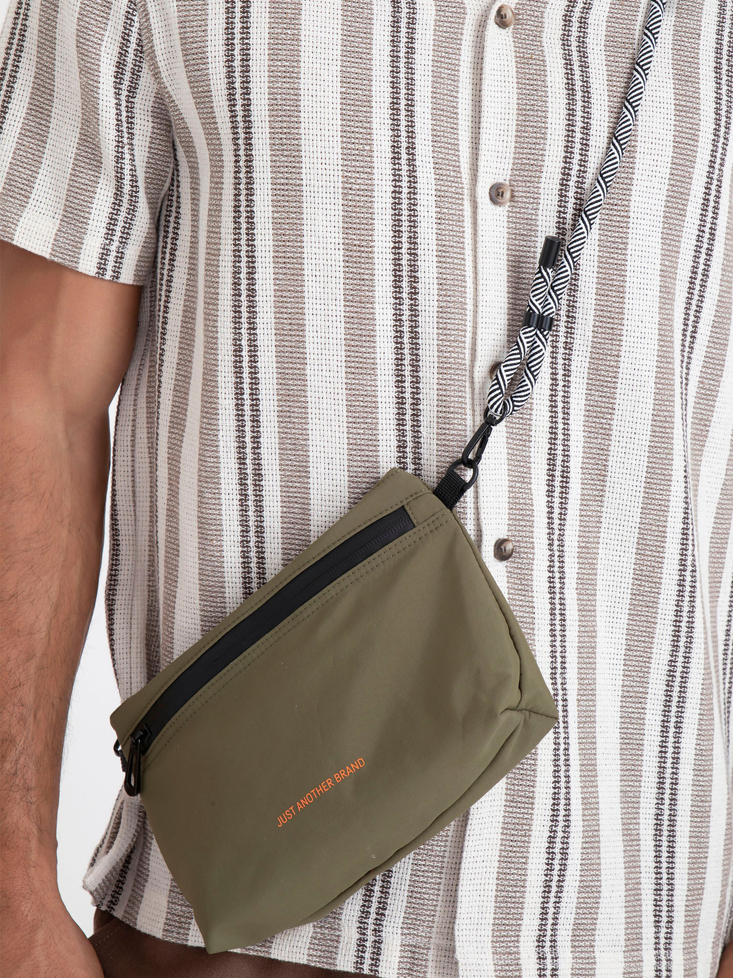 Bolsa Shoulder Bag Media - JAB | Just Another Brand