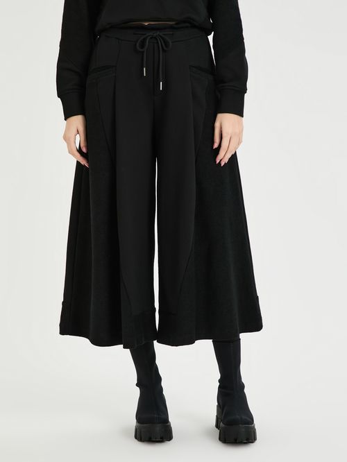 Calça Pantacourt Com Moletom Avesso
