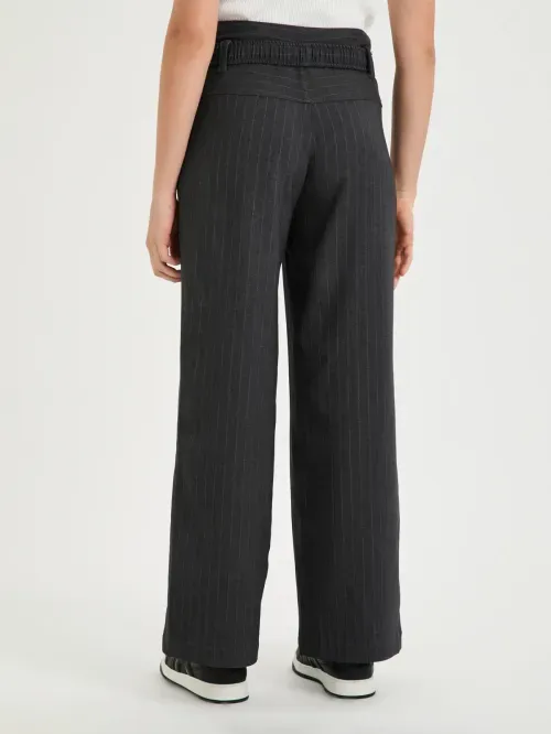 Calça Pantalona Em Tecido Risca De Giz