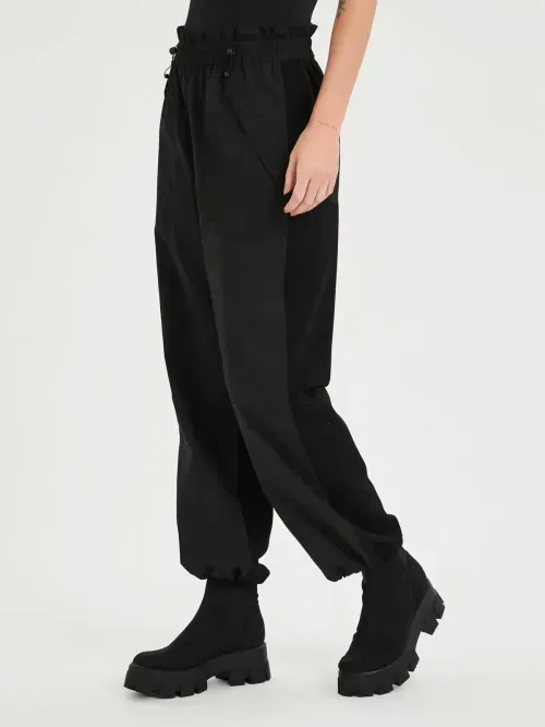 Calça Com Mix Malha E Nylon