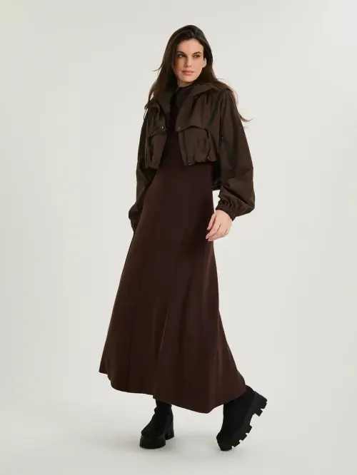 Vestido Midi Em Tricô Com Gola Alta E Nervuras