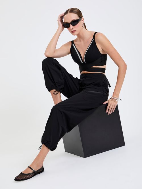 Calça Nylon Recortes